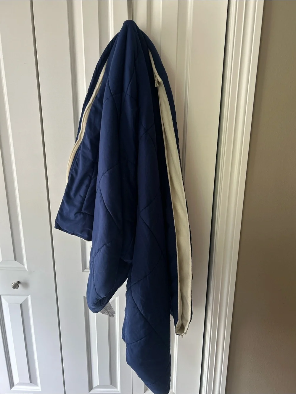 Sleeping bag lightweight for indoors or outdoors sit in for couch 2 zippers